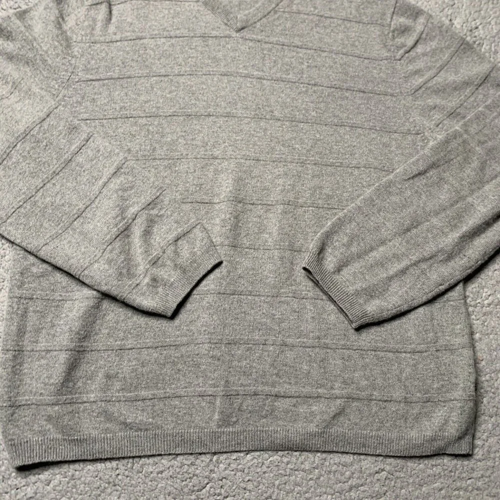 Banana Republic Men's Sweater XL V-Neck Angora Rabbit Cashmere Wool Blend Gray‎